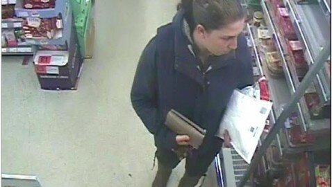 Police appeal after woman’s purse stolen in Park Gate
